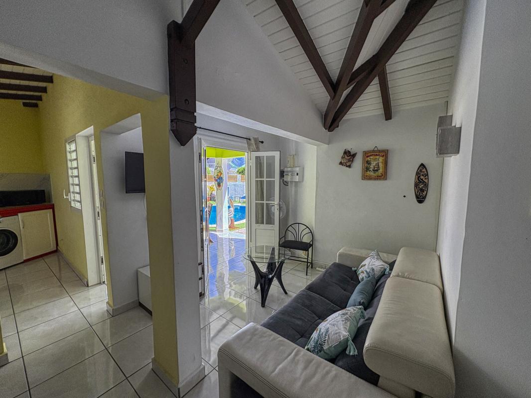 9.Location villa piscine Saint François Guadeloupe_Pièce à vivre